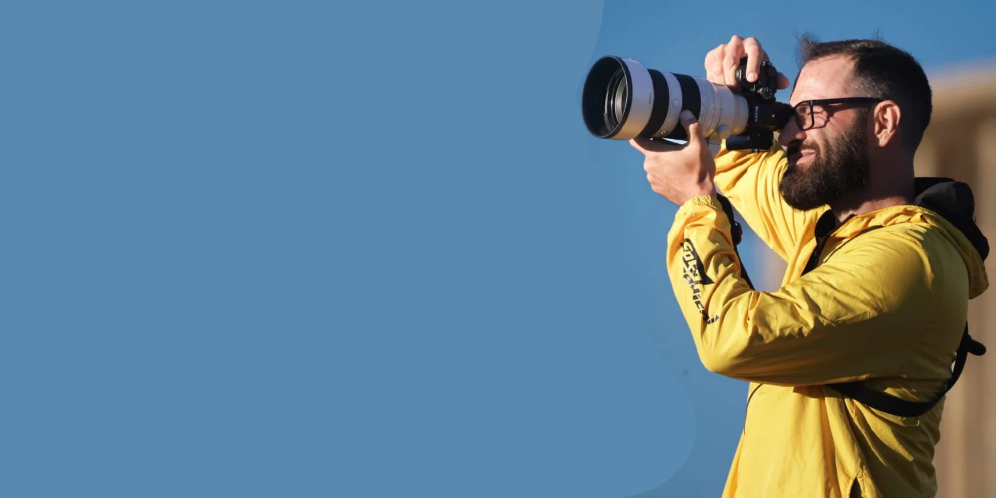 Raphael Azevedo fotografando uma prova esportiva